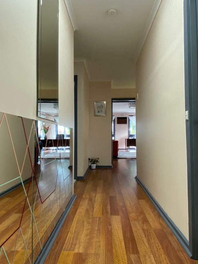 Entire Hume House Villa Melbourne Buitenkant foto